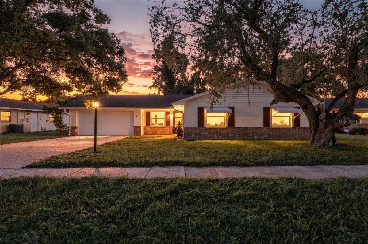 422 DUCHESS DR