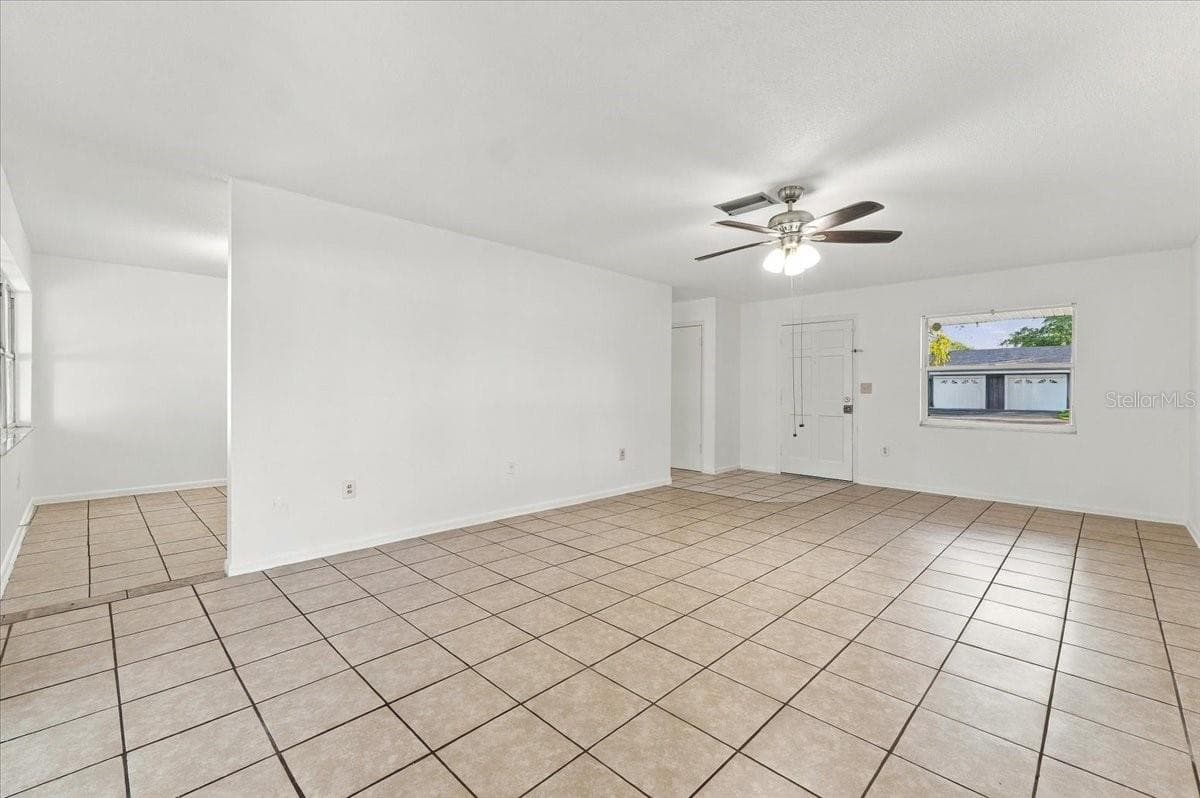 Single Family Residence at 422 DUCHESS DR, LAKELAND, photo 4 of 39