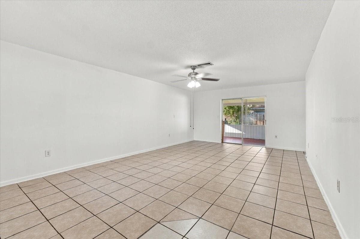 Single Family Residence at 422 DUCHESS DR, LAKELAND, photo 5 of 39