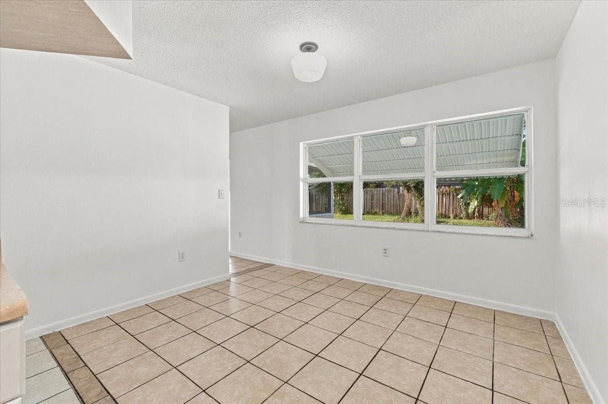 Single Family Residence at 422 DUCHESS DR, LAKELAND, photo 10 of 39