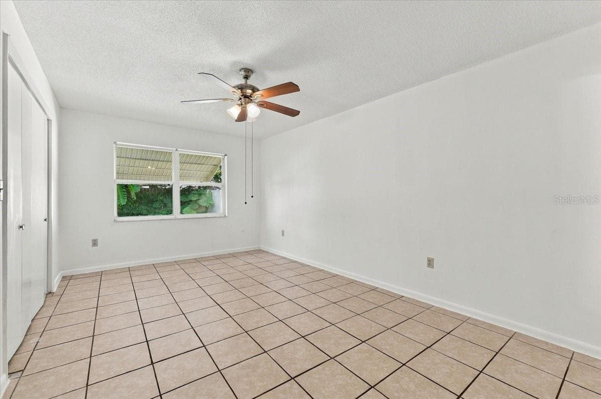 Single Family Residence at 422 DUCHESS DR, LAKELAND, photo 12 of 39