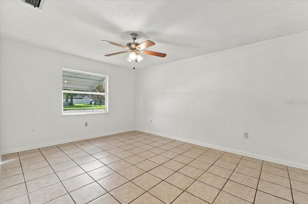 Single Family Residence at 422 DUCHESS DR, LAKELAND, photo 19 of 39