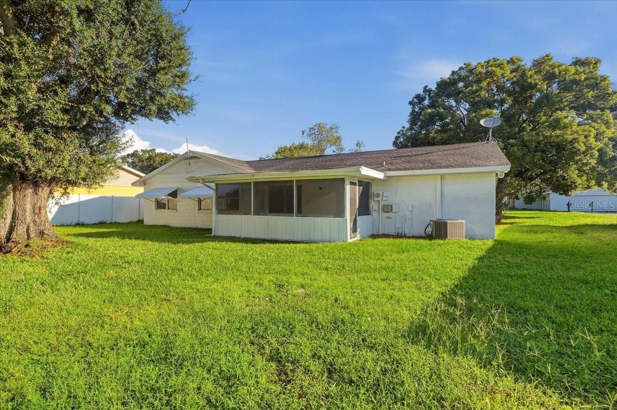 Single Family Residence at 422 DUCHESS DR, LAKELAND, photo 31 of 39