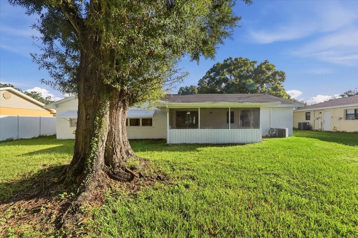 Single Family Residence at 422 DUCHESS DR, LAKELAND, photo 32 of 39