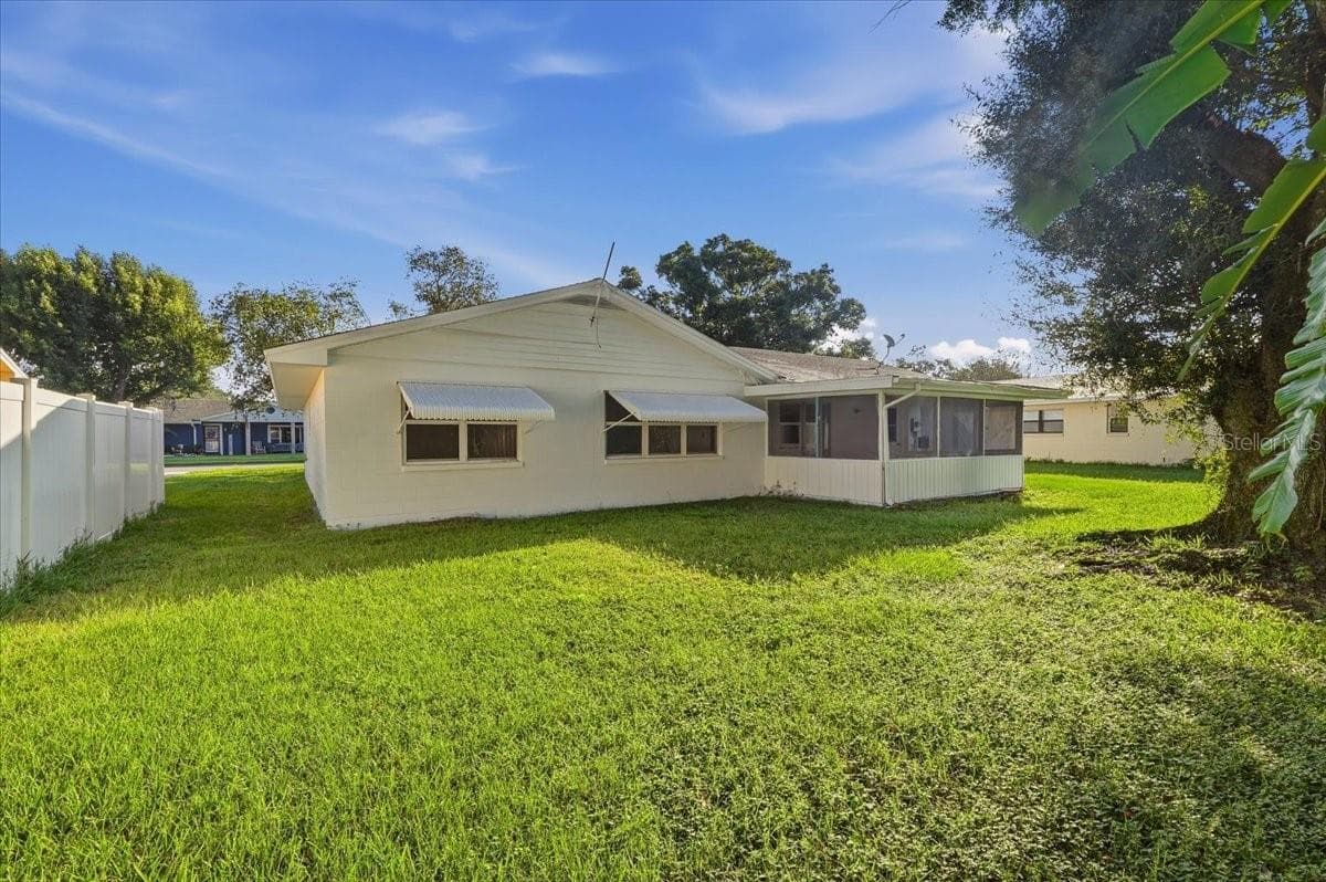 Single Family Residence at 422 DUCHESS DR, LAKELAND, photo 33 of 39