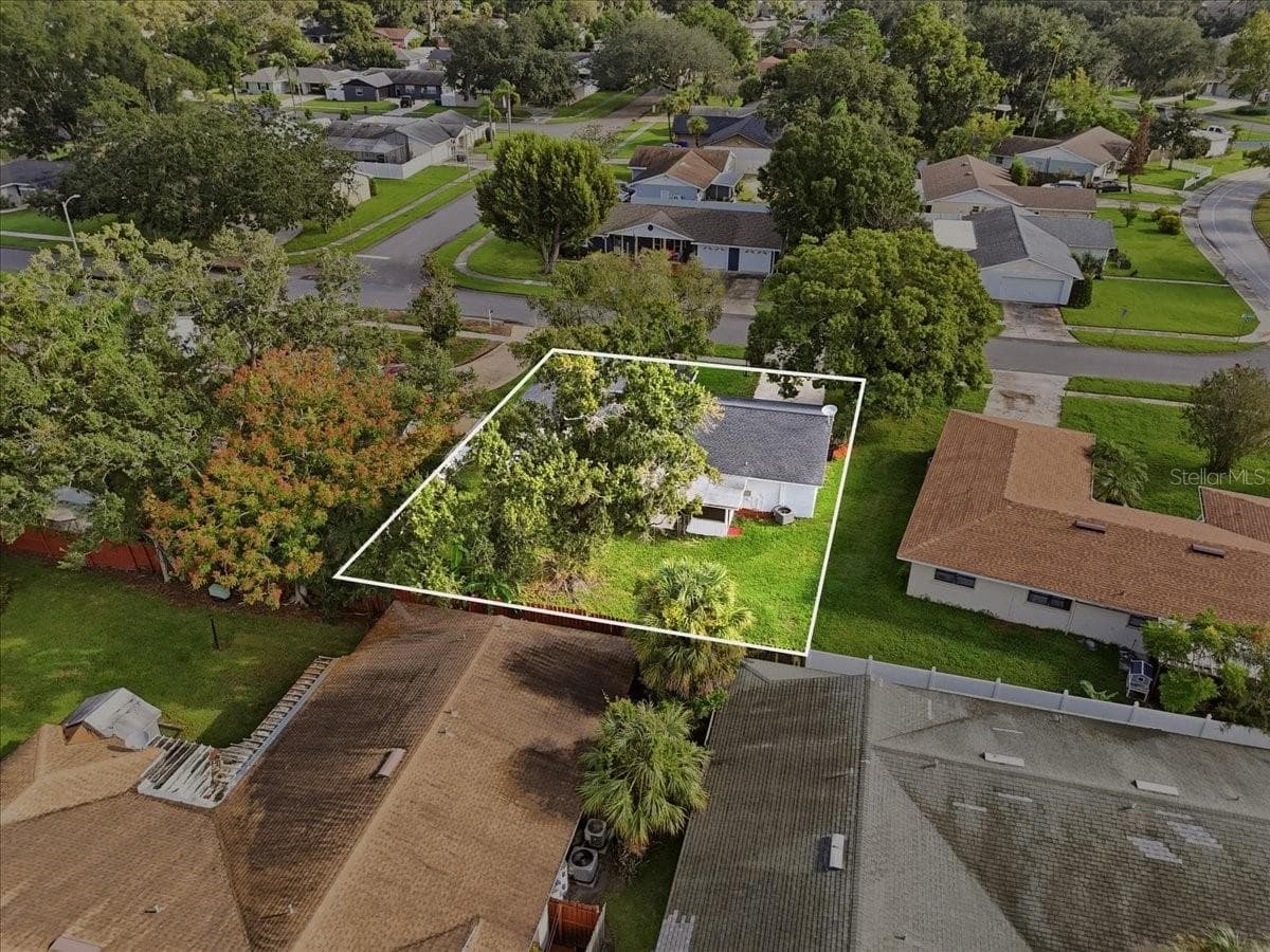 Single Family Residence at 422 DUCHESS DR, LAKELAND, photo 37 of 39