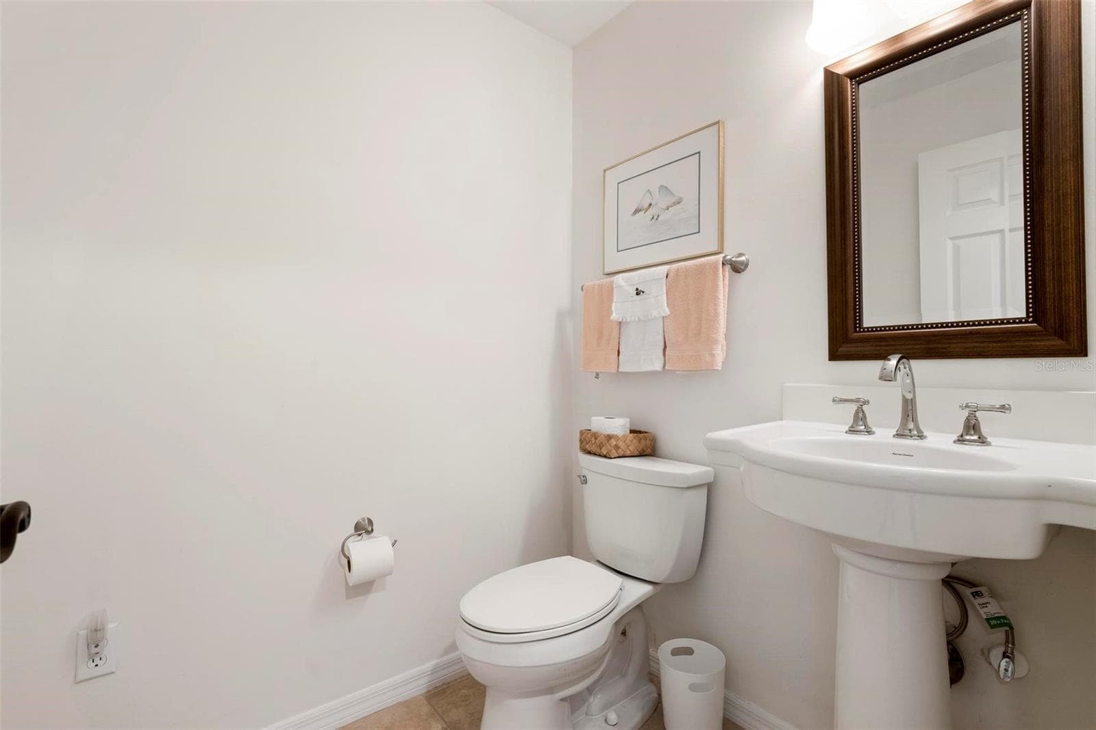 Powder Room - 903 PINEHURST LN, VENICE