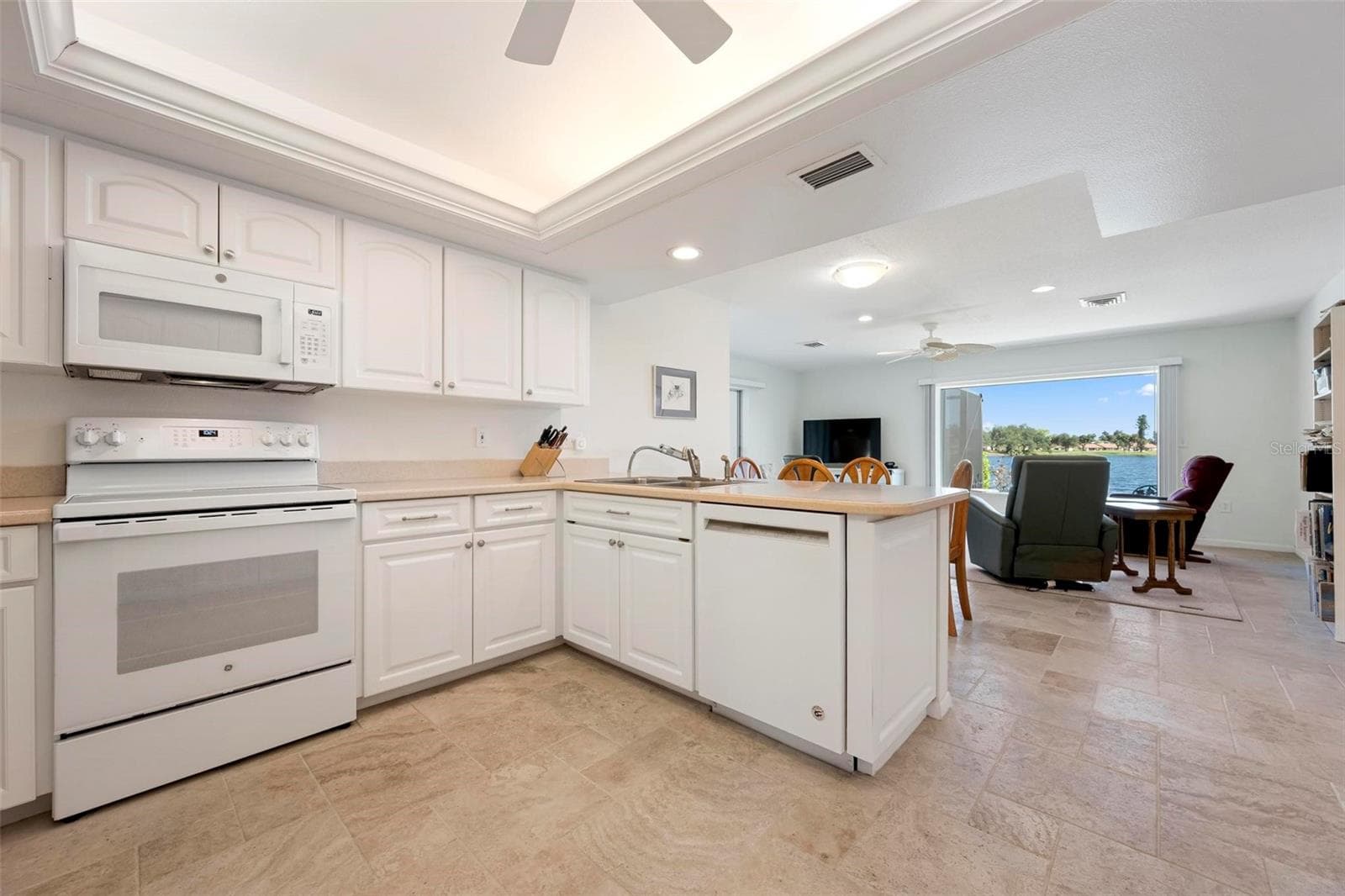 Kitchen - 903 PINEHURST LN, VENICE
