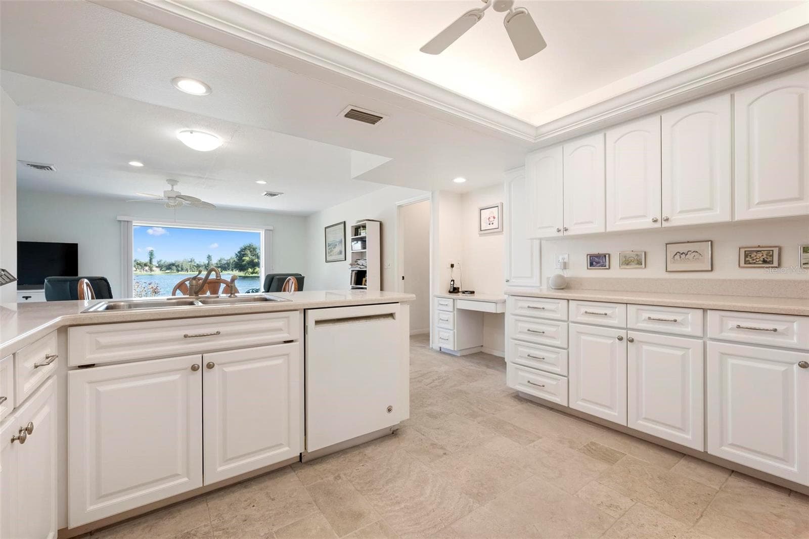 Kitchen - 903 PINEHURST LN, VENICE