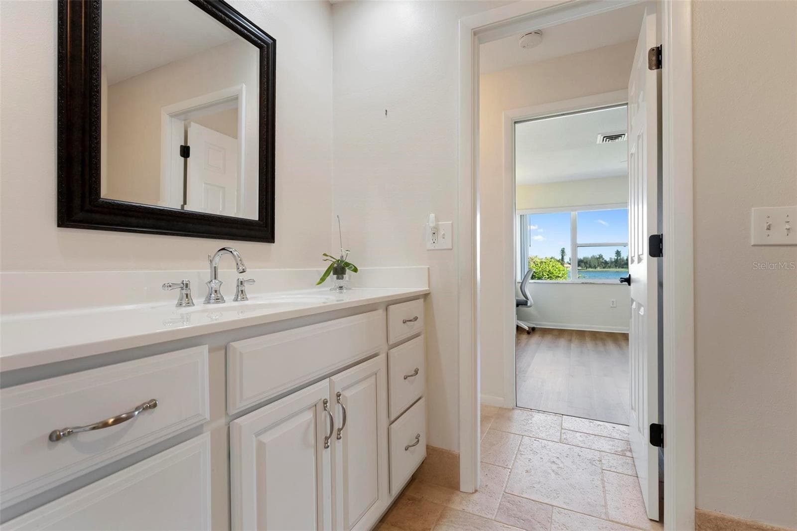 Hall Bath - 903 PINEHURST LN, VENICE