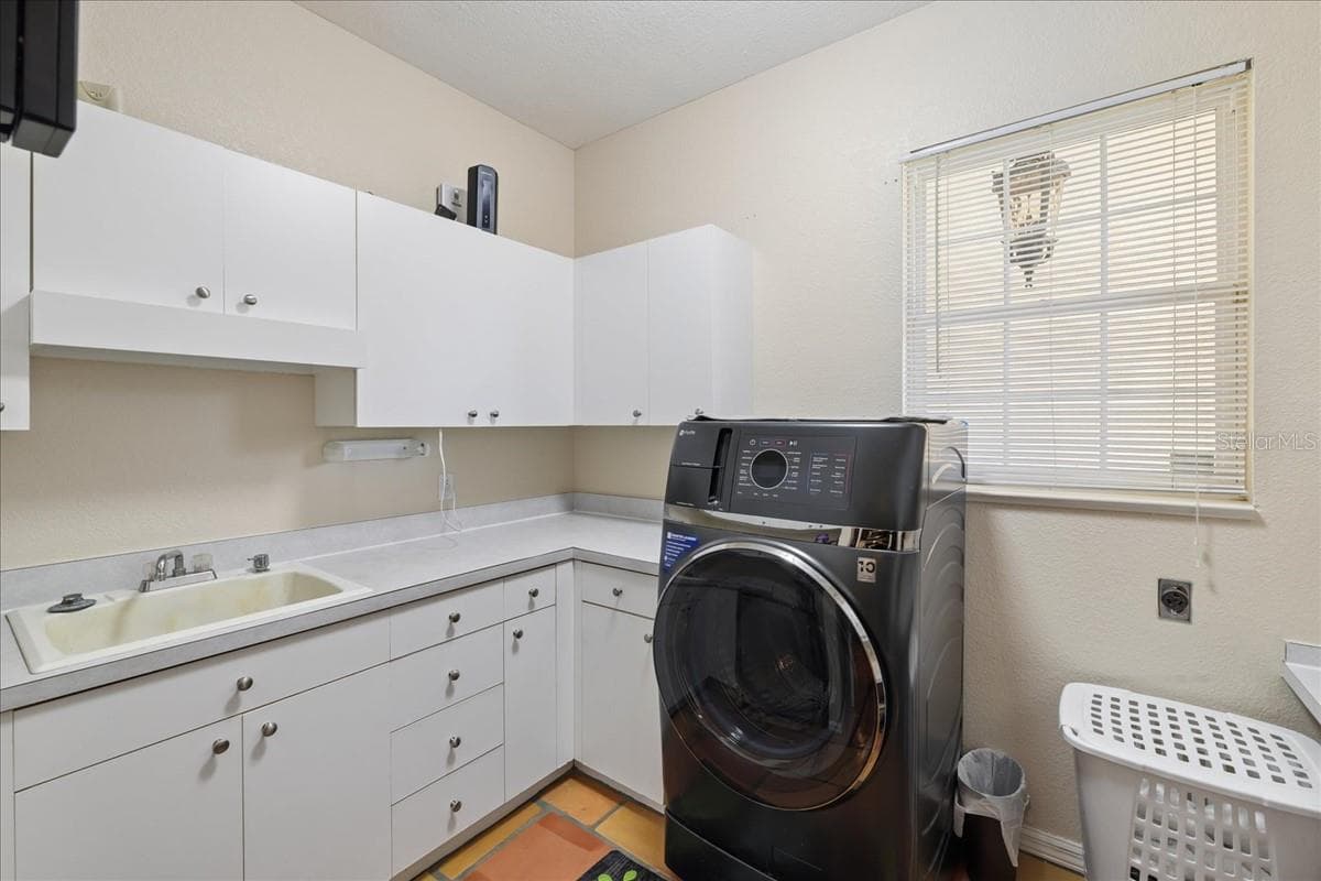 laurndry room - 25200 HARBORSIDE BLVD, PUNTA GORDA