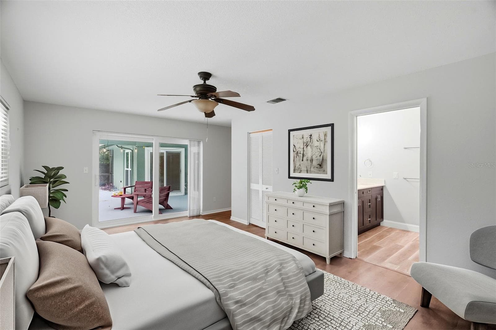 Primary retreat complete with walk in closet and ensuite bath. - 1297 PEACH TREE DR, DUNEDIN