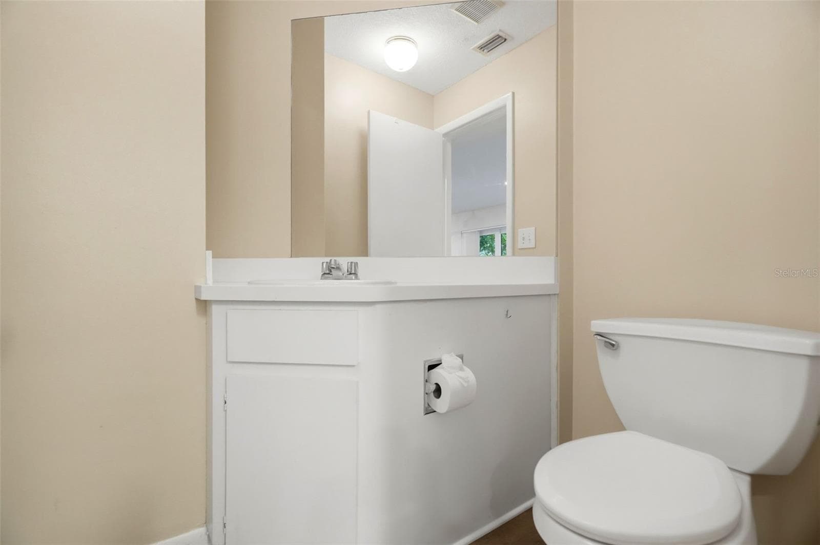 Convenient powder room. - 1297 PEACH TREE DR, DUNEDIN
