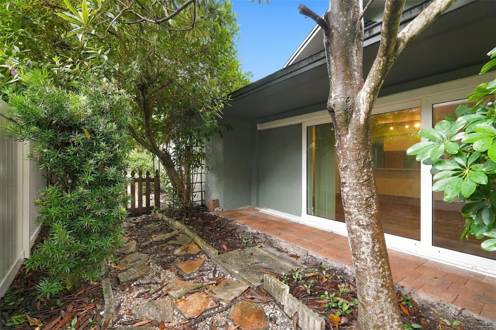Another place to relax just outside the family room. - 1297 PEACH TREE DR, DUNEDIN