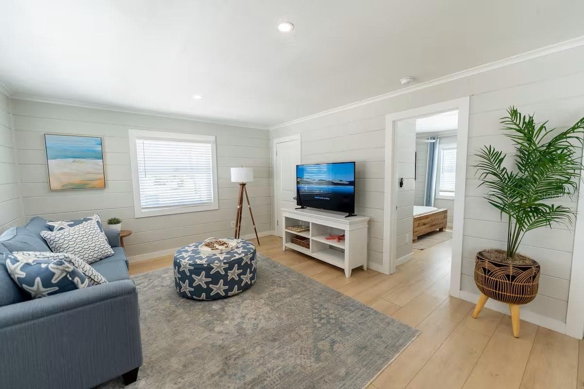 1Bedroom Suite Unit A, perfect for a larger group-weddings, family reunions, healing retreats etc - 122 CORAL AVE, REDINGTON SHORES