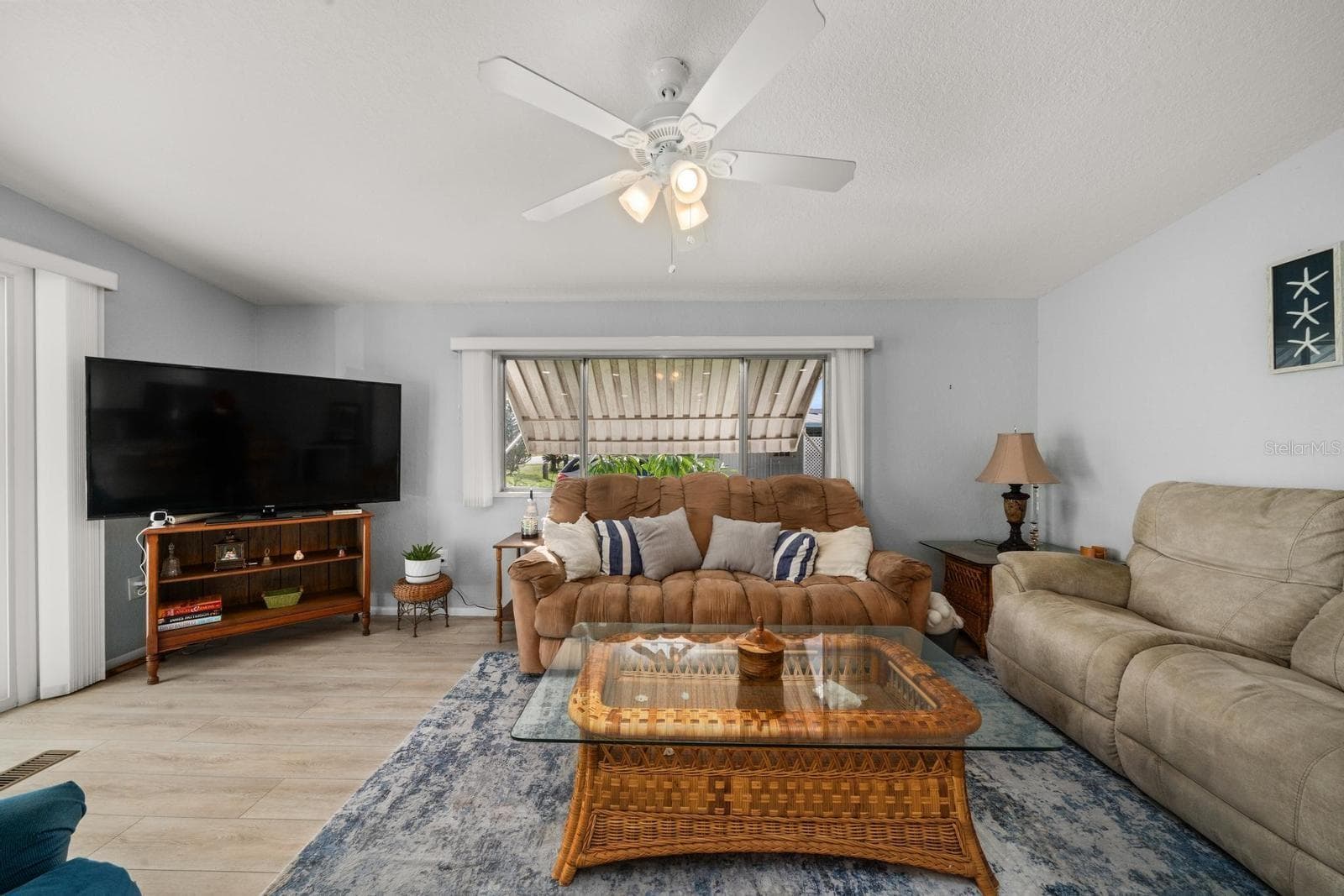 Mobile Home at 2024 E ROBIN AVE, SEBRING, photo 5 of 56