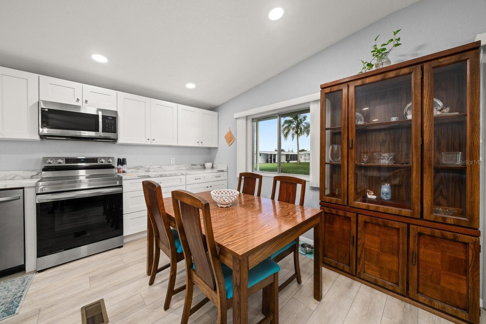 Mobile Home at 2024 E ROBIN AVE, SEBRING, photo 17 of 56