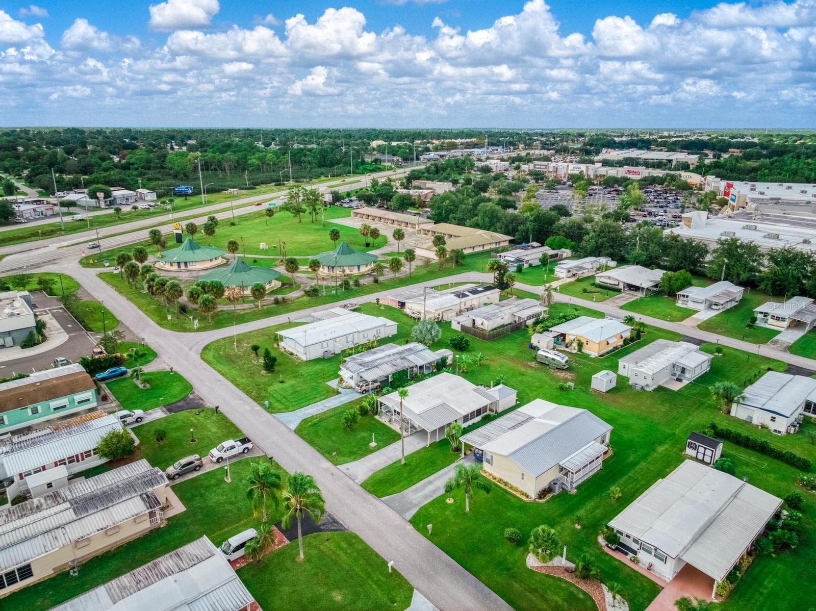 Mobile Home at 2024 E ROBIN AVE, SEBRING, photo 51 of 56