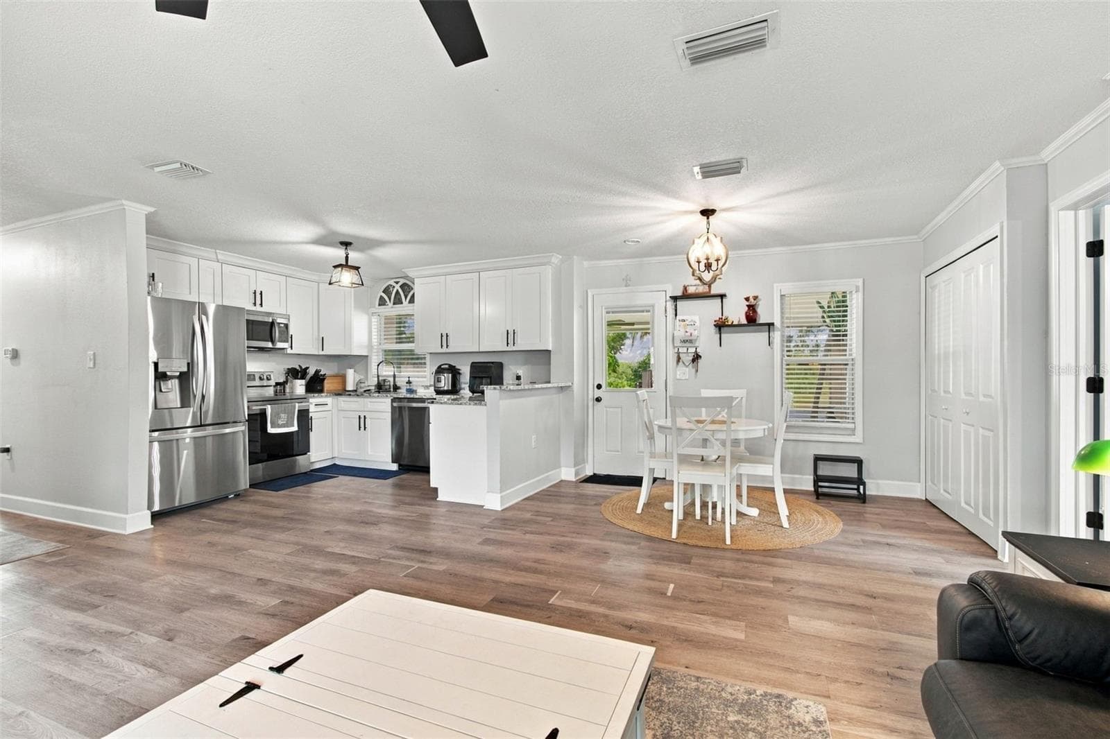 Single Family Residence at 335 COUNTRY CLUB DR, OLDSMAR, photo 5 of 52