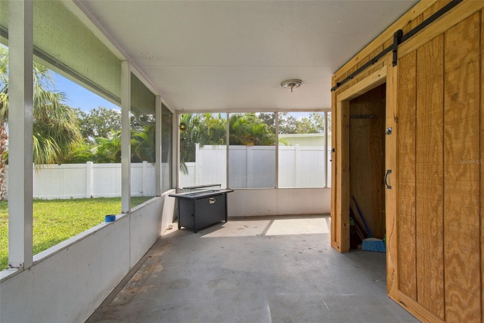 Single Family Residence at 335 COUNTRY CLUB DR, OLDSMAR, photo 37 of 52