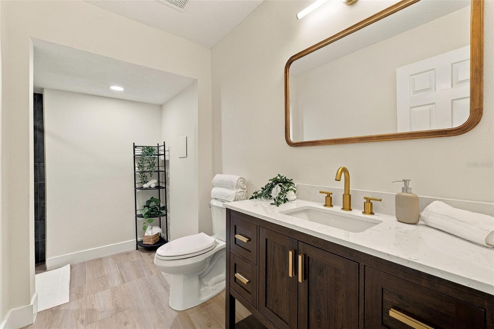 guest bathroom - 4818 2ND AVE N, ST PETERSBURG