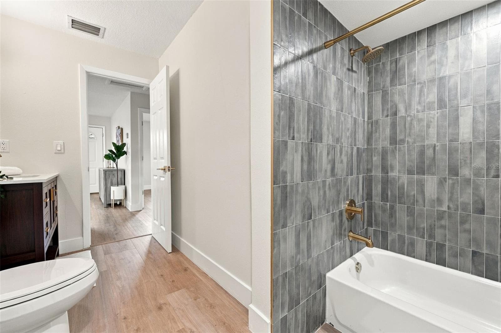 guest bathroom - 4818 2ND AVE N, ST PETERSBURG