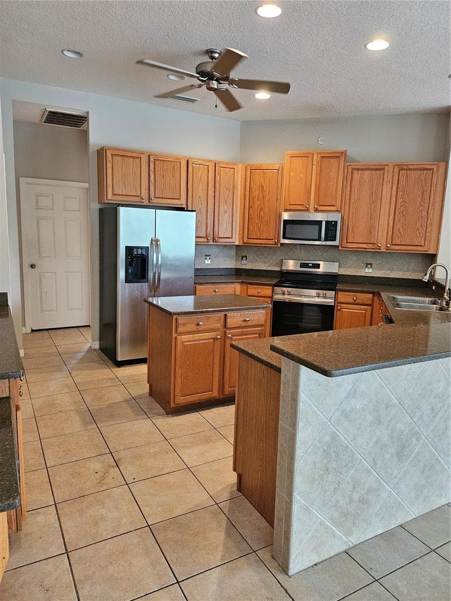 Single Family Residence at 12263 CREEK EDGE DR, RIVERVIEW, photo 7 of 40