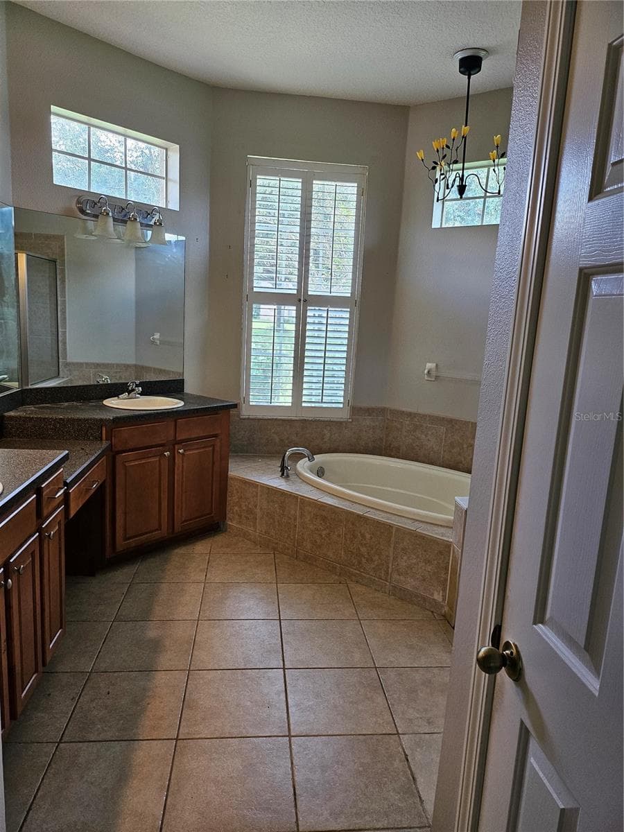 Single Family Residence at 12263 CREEK EDGE DR, RIVERVIEW, photo 11 of 40