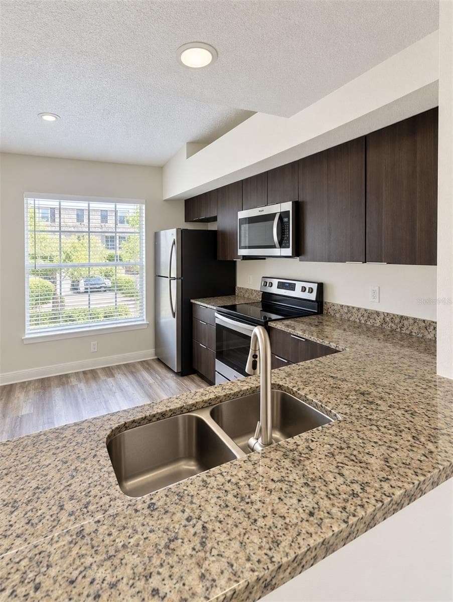 Townhouse at 1215 BAREFOOT BAY DR, ORLANDO, photo 4 of 14