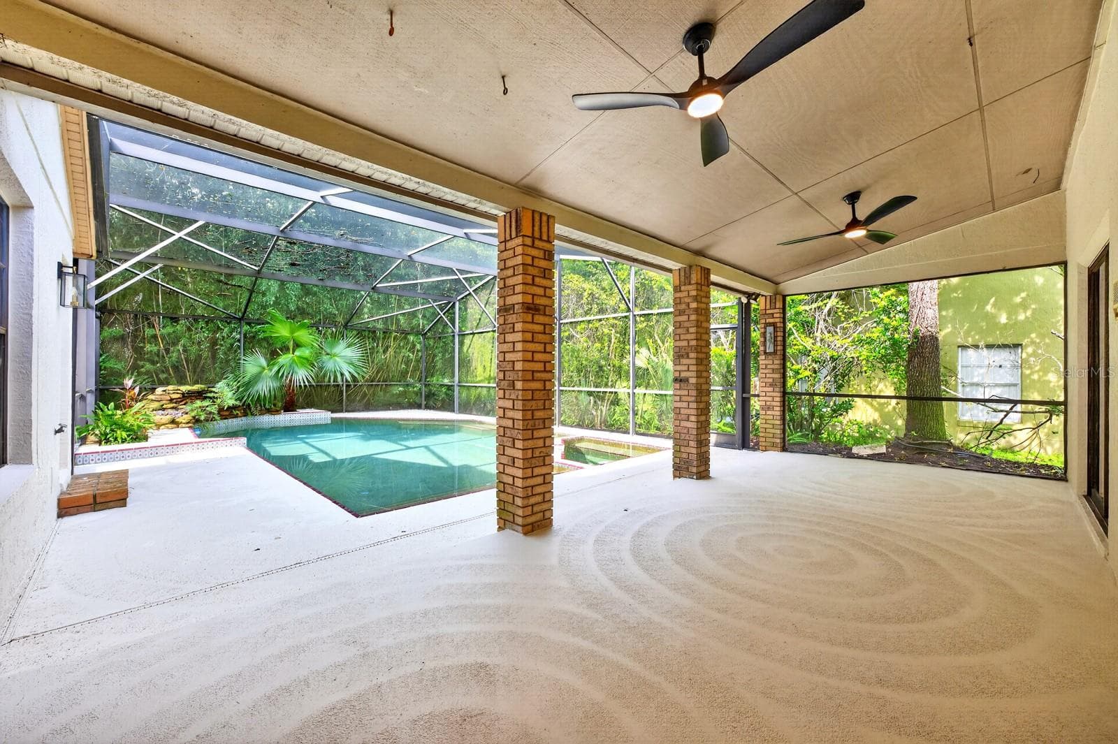 NEW CEILING FANS AND LIGHT FIXTURES throughout add a fresh finishing touch. - 1003 N MAGEE CREEK CT, OVIEDO