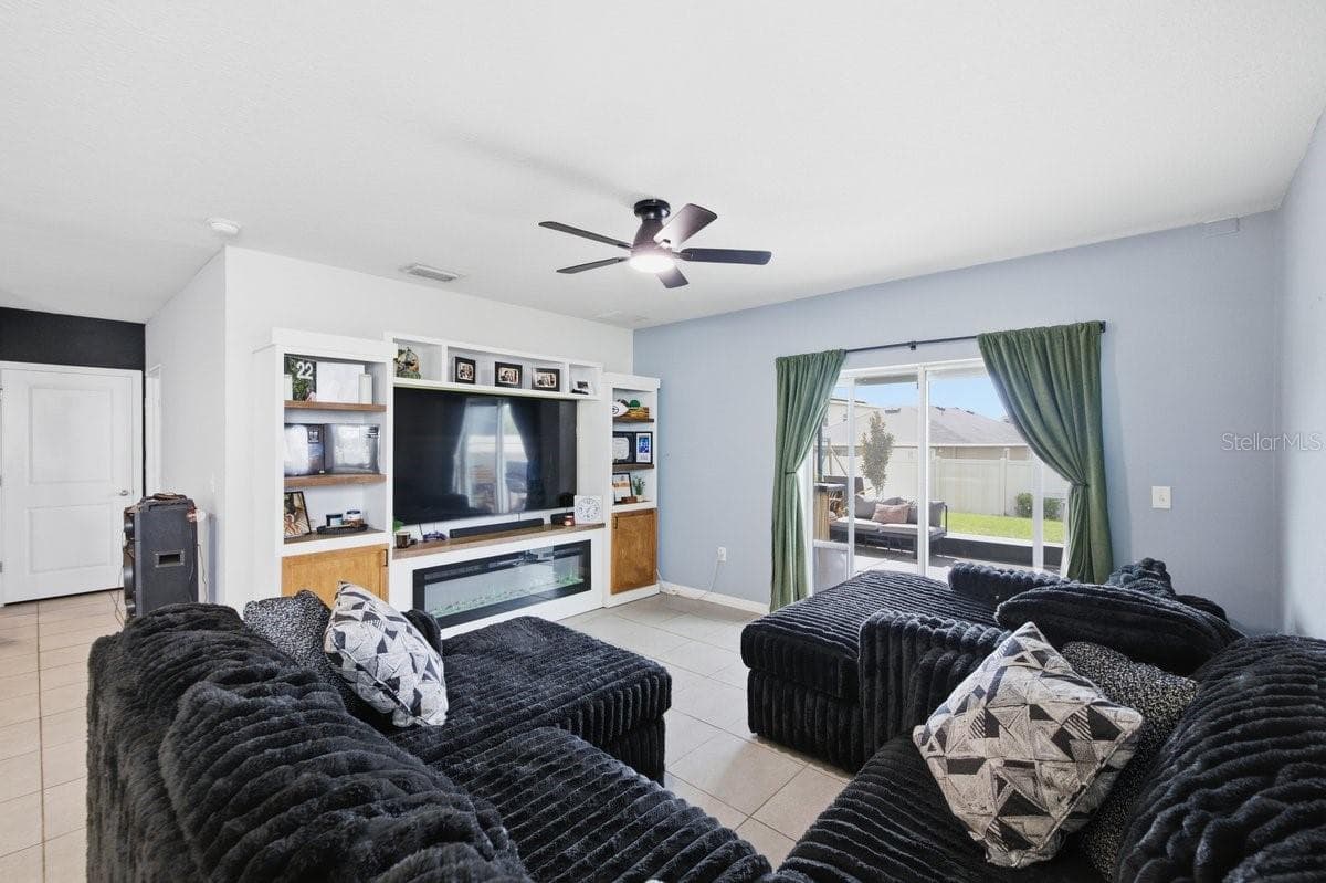 Single Family Residence at 17063 OVAL RUM DR, WIMAUMA, photo 8 of 28