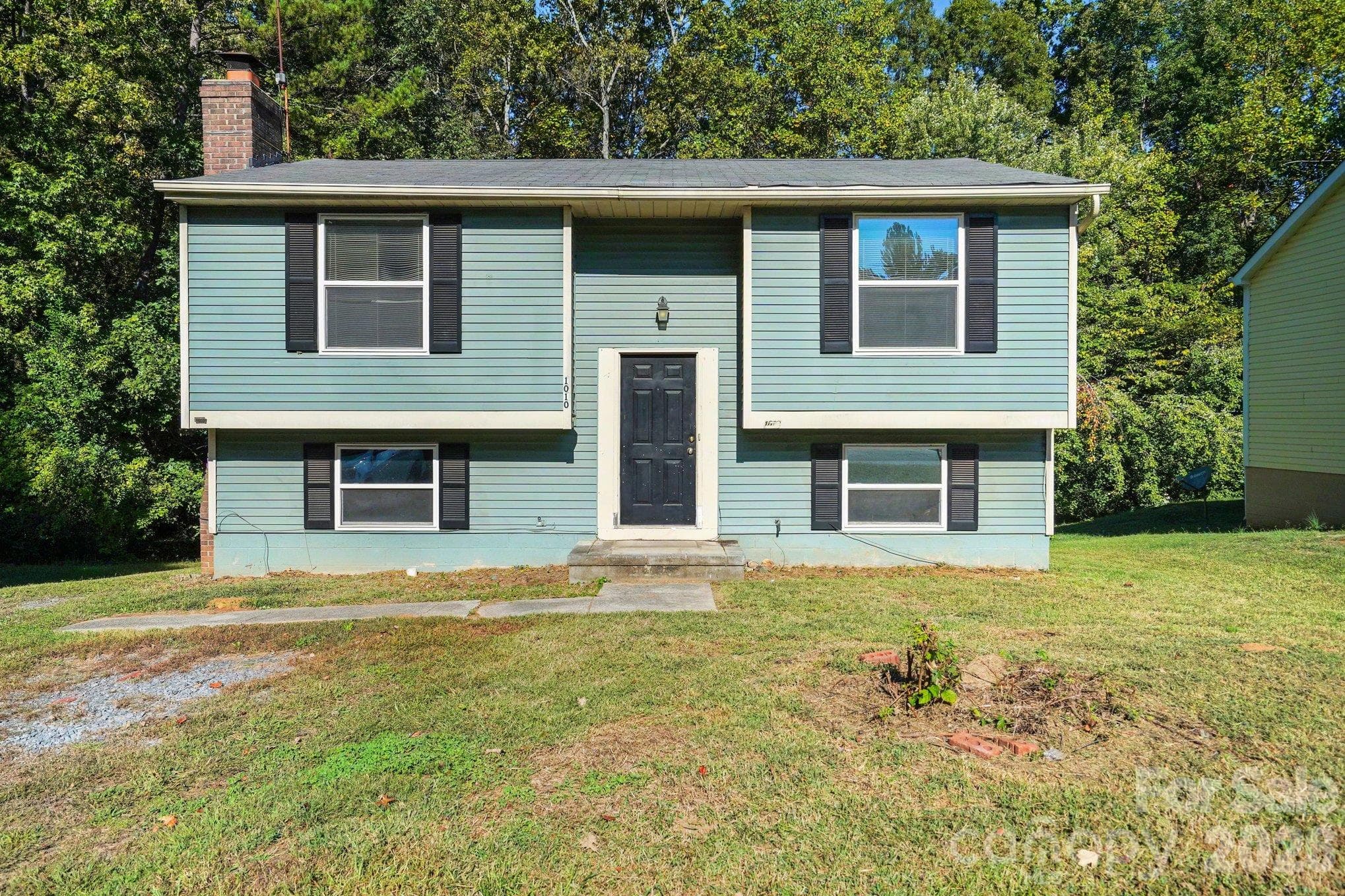 Single Family Residence at 1010 Glenfiddich Drive, Charlotte, photo 2 of 21
