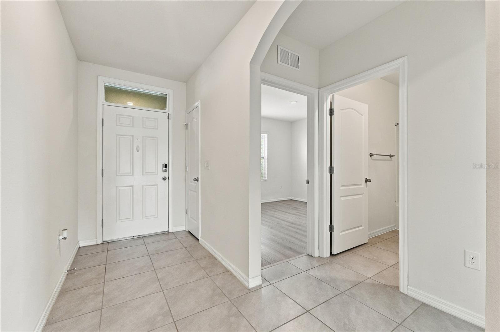 Single Family Residence at 138 GROVE BRANCH RD, WINTER HAVEN, photo 8 of 42