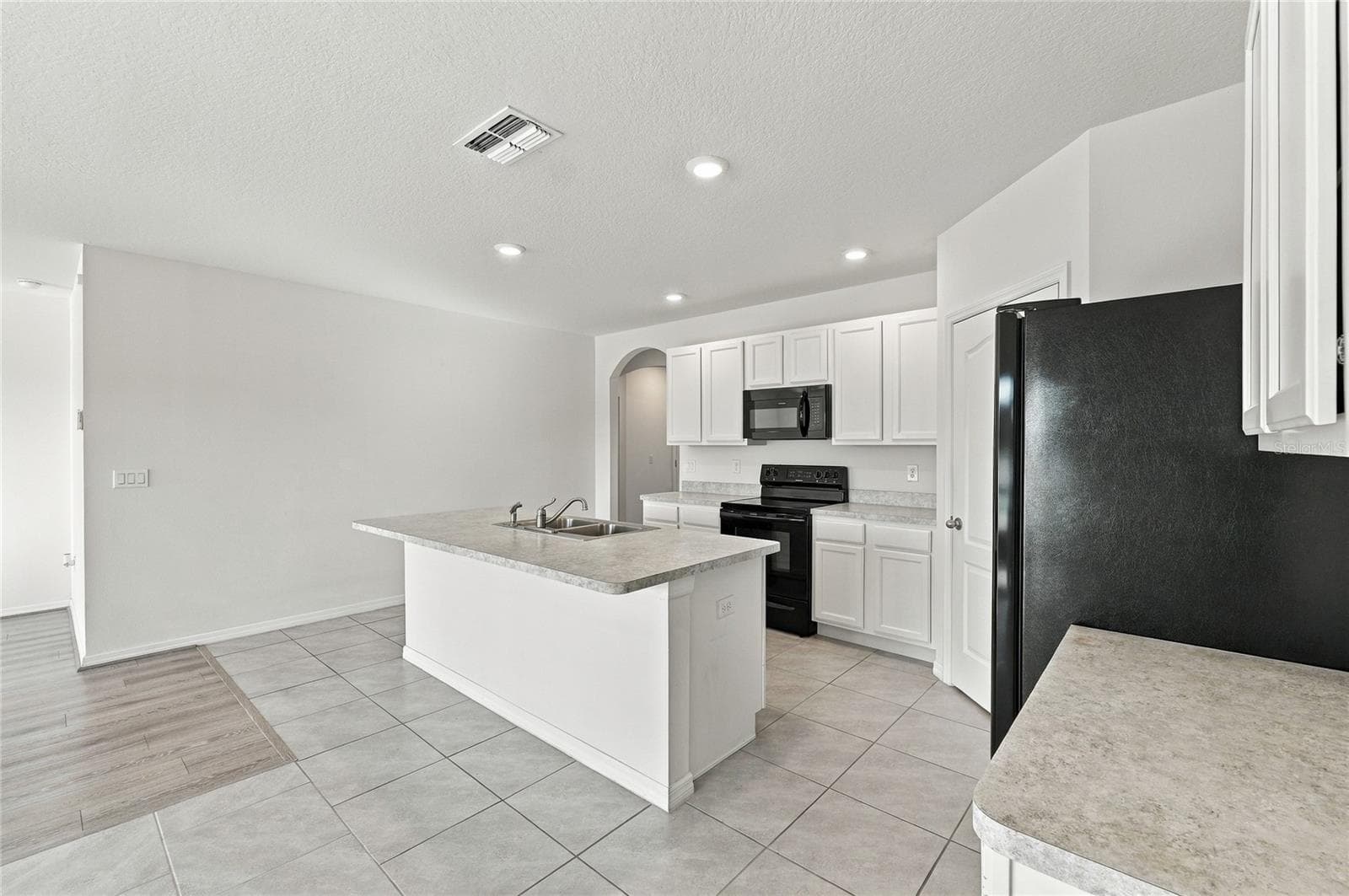 Single Family Residence at 138 GROVE BRANCH RD, WINTER HAVEN, photo 16 of 42