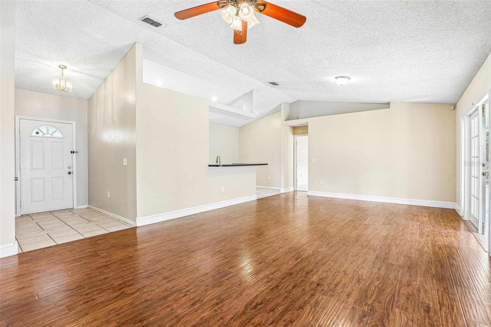 Inside, HIGH CEILINGS and an OPEN-CONCEPT GREAT ROOM create a bright, comfortable space for everyday living and entertaining. - 3423 ALISSA CT, ORLANDO