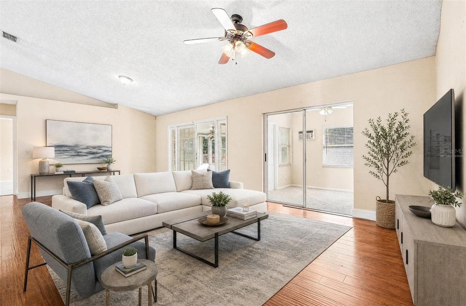 Flexible great room for living and dining. Virtually Staged. - 3423 ALISSA CT, ORLANDO