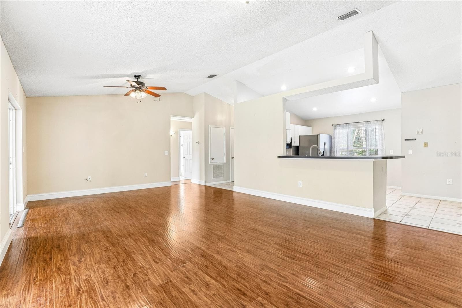 Flexible great room for living and dining. - 3423 ALISSA CT, ORLANDO