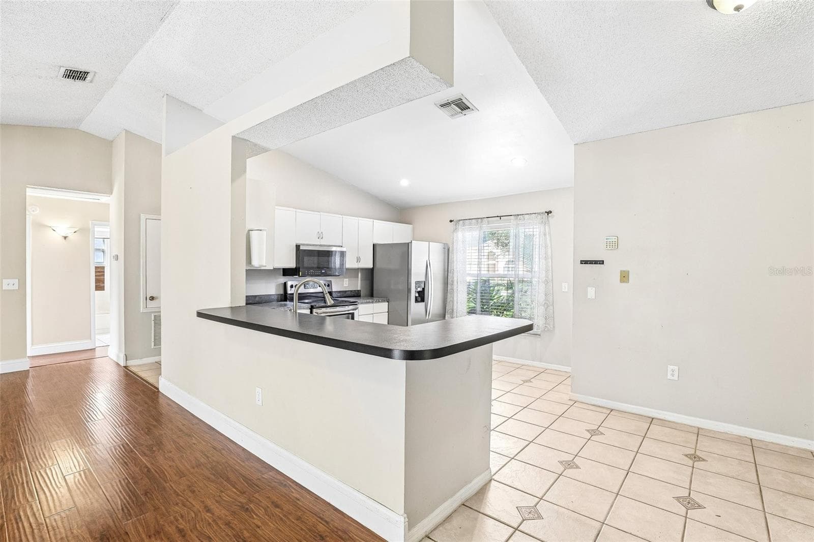 Open, eat-in kitchen. - 3423 ALISSA CT, ORLANDO