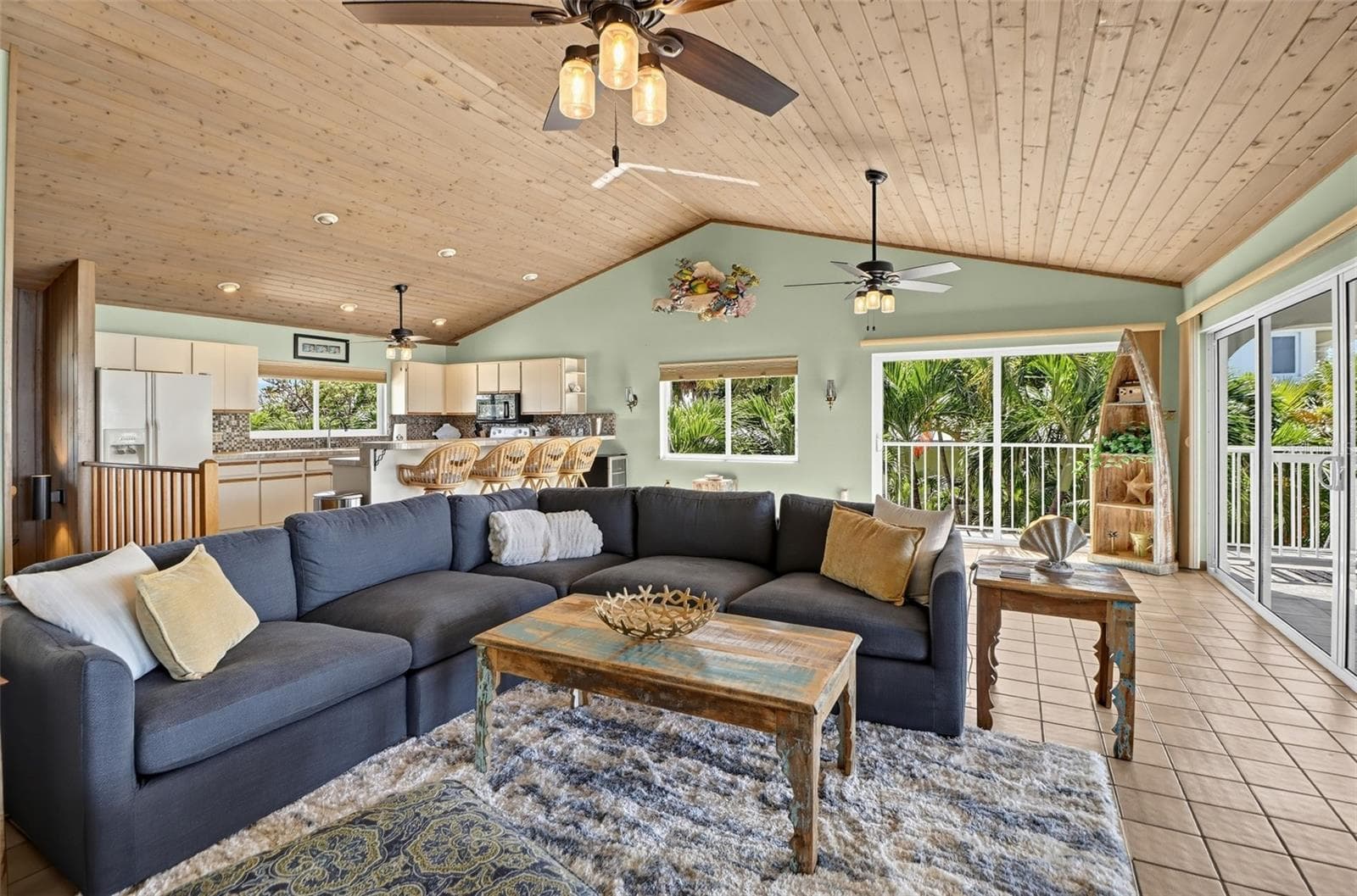 Single Family Residence at 422 HARBOUR DR, DUCK KEY, photo 14 of 41