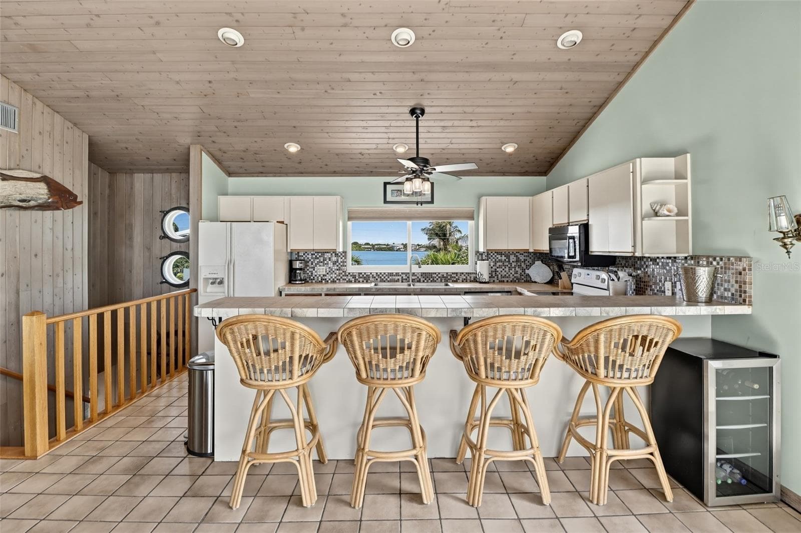 Single Family Residence at 422 HARBOUR DR, DUCK KEY, photo 16 of 41