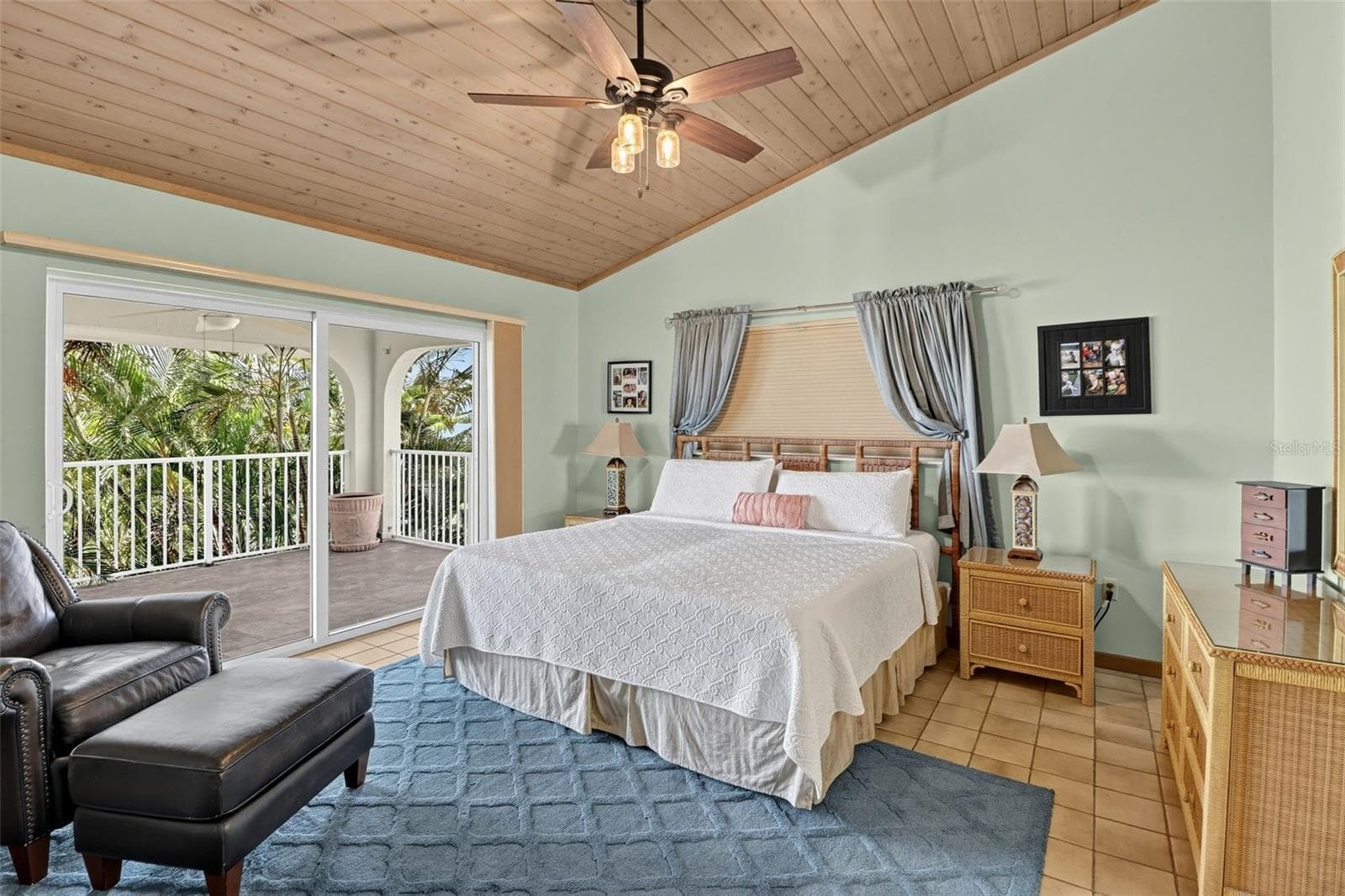 Single Family Residence at 422 HARBOUR DR, DUCK KEY, photo 24 of 41