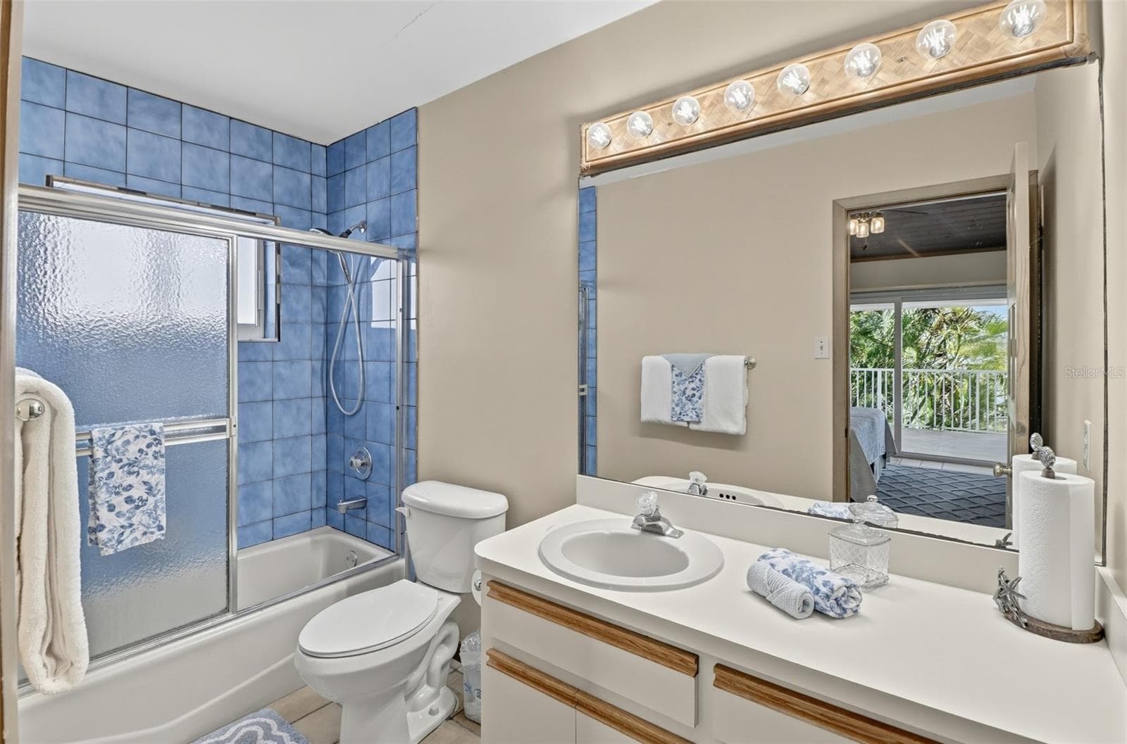 Single Family Residence at 422 HARBOUR DR, DUCK KEY, photo 26 of 41