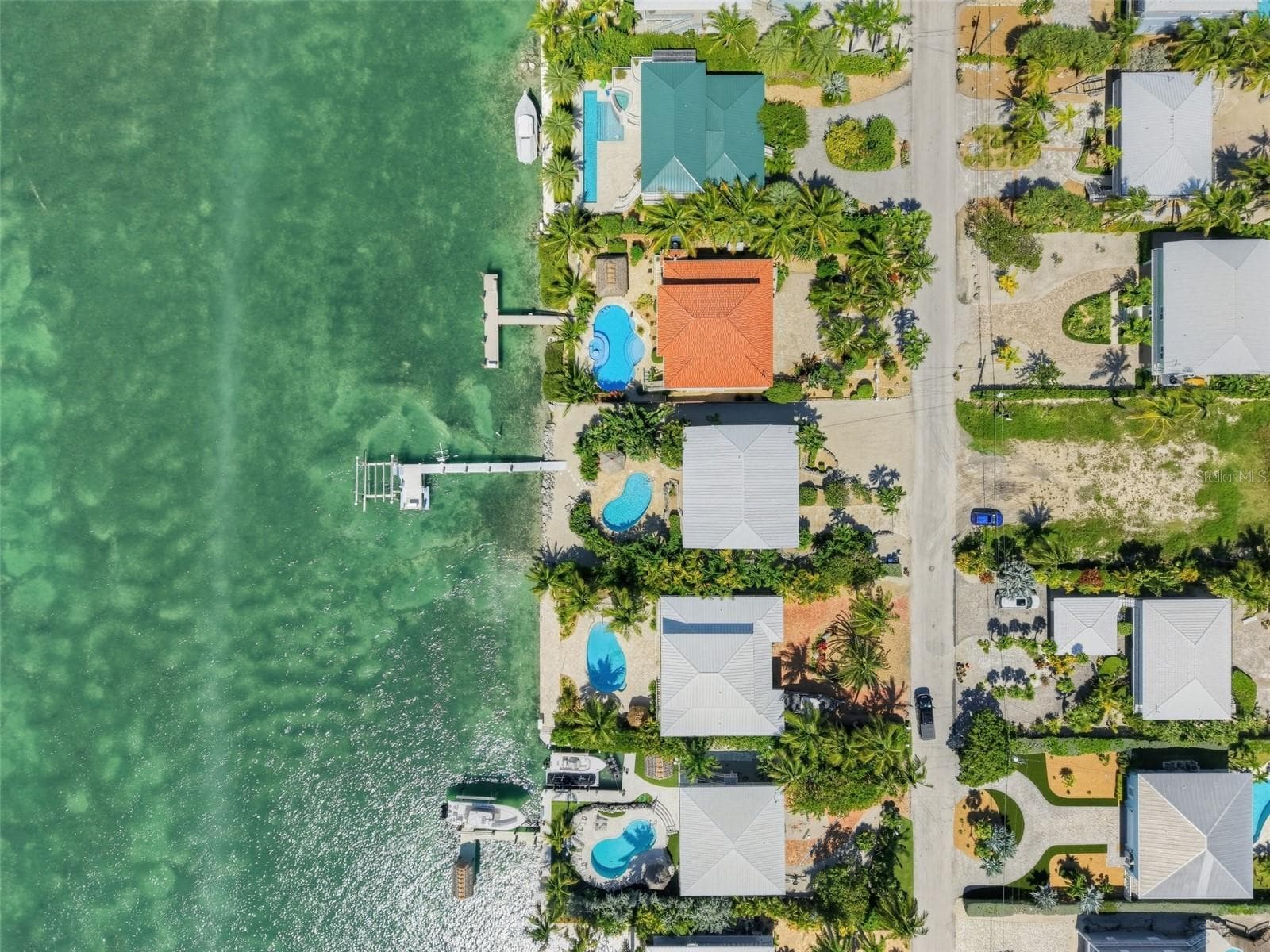Single Family Residence at 422 HARBOUR DR, DUCK KEY, photo 37 of 41