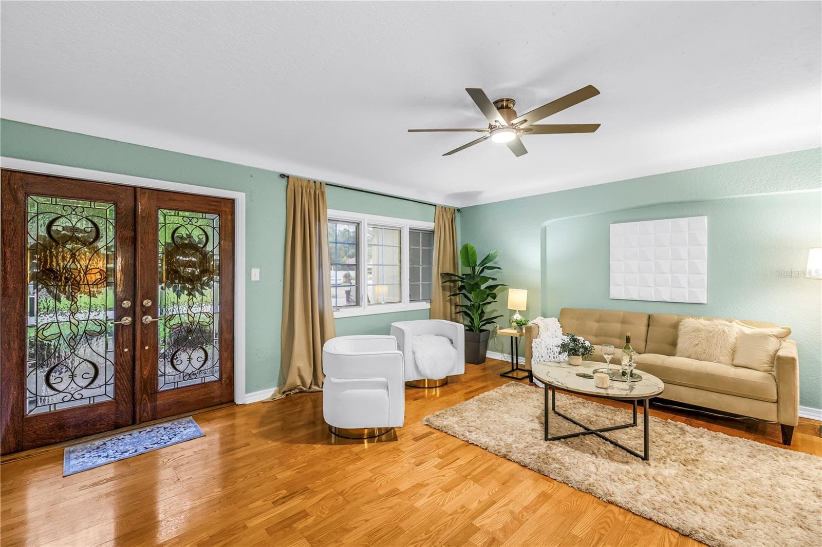 The formal living area, situated in one of St. Petersburg's most prestigious neighborhoods, offers an elegant space perfectly suited for greeting and entertaining guests. - 146 GIRALDA BLVD NE, ST PETERSBURG