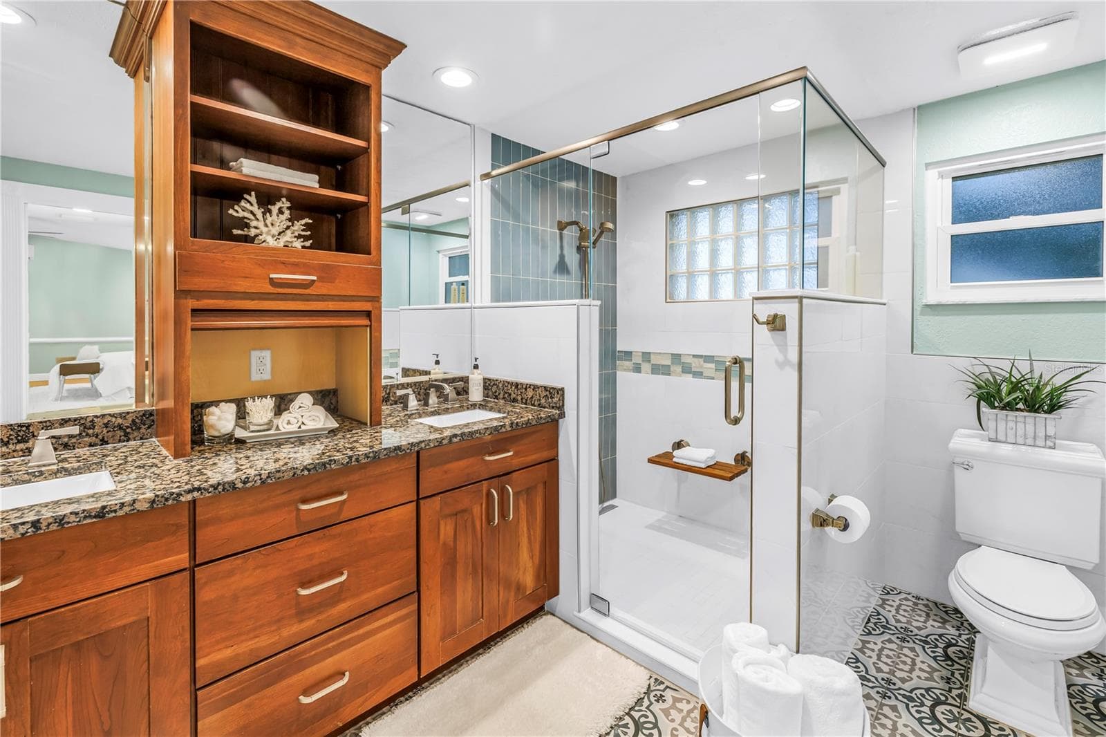 This primary bath is totally refreshed with new floors, totally updated step in shower. Dual granite vanity, upgraded cabinets and fixtures, plenty of storage, and a spacious walk-in linen closet. - 146 GIRALDA BLVD NE, ST PETERSBURG