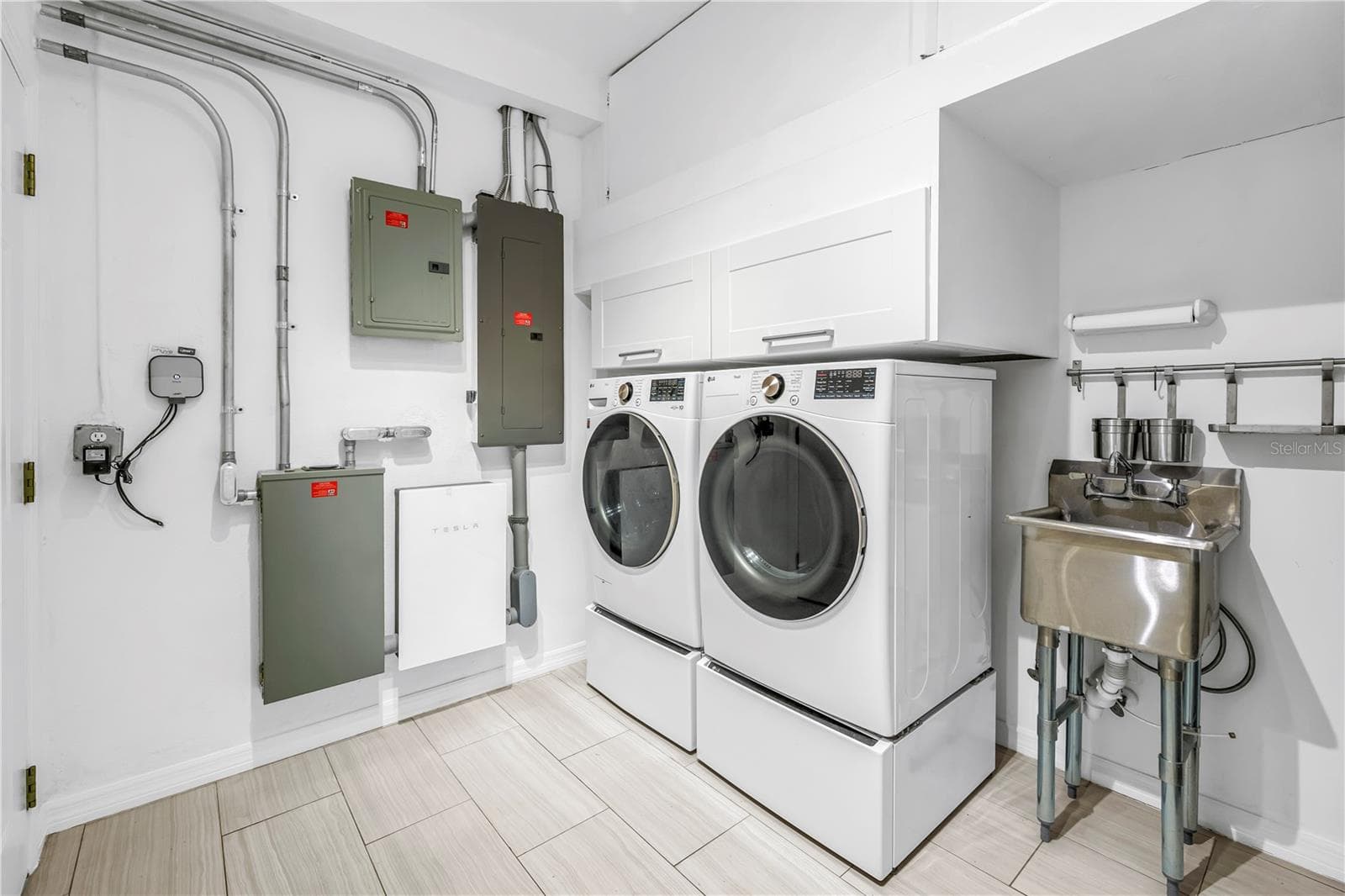 Amazing Utility Space Laundry with Washer Dryer Laundry Sink - 146 GIRALDA BLVD NE, ST PETERSBURG