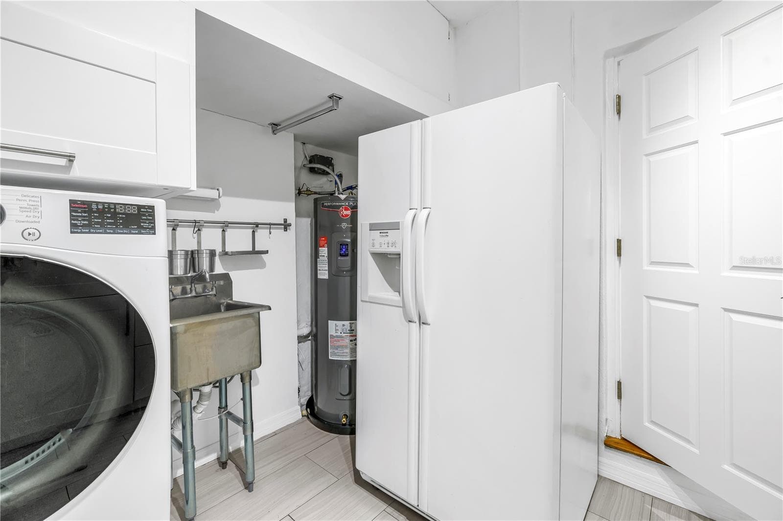 Brand new high-efficiency, whole-house smart water heater.  Beverage or additional capacity refrigerator - 146 GIRALDA BLVD NE, ST PETERSBURG