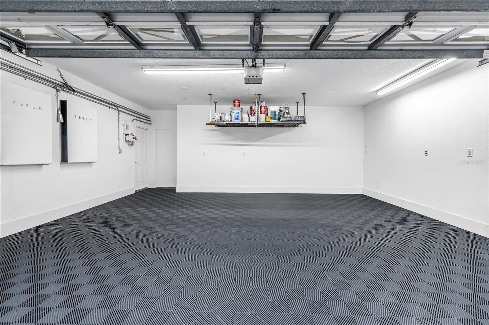 Pristine Garage Space with heavy duty matting for cars, workout or projects - 146 GIRALDA BLVD NE, ST PETERSBURG