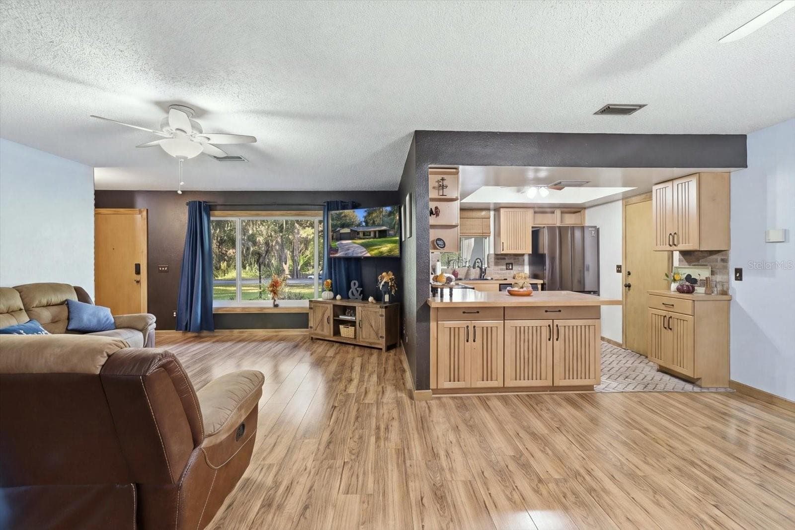 Open Floor Plan Family/Dining/Kitchen - 11129 W CEDAR LAKE DR, CRYSTAL RIVER