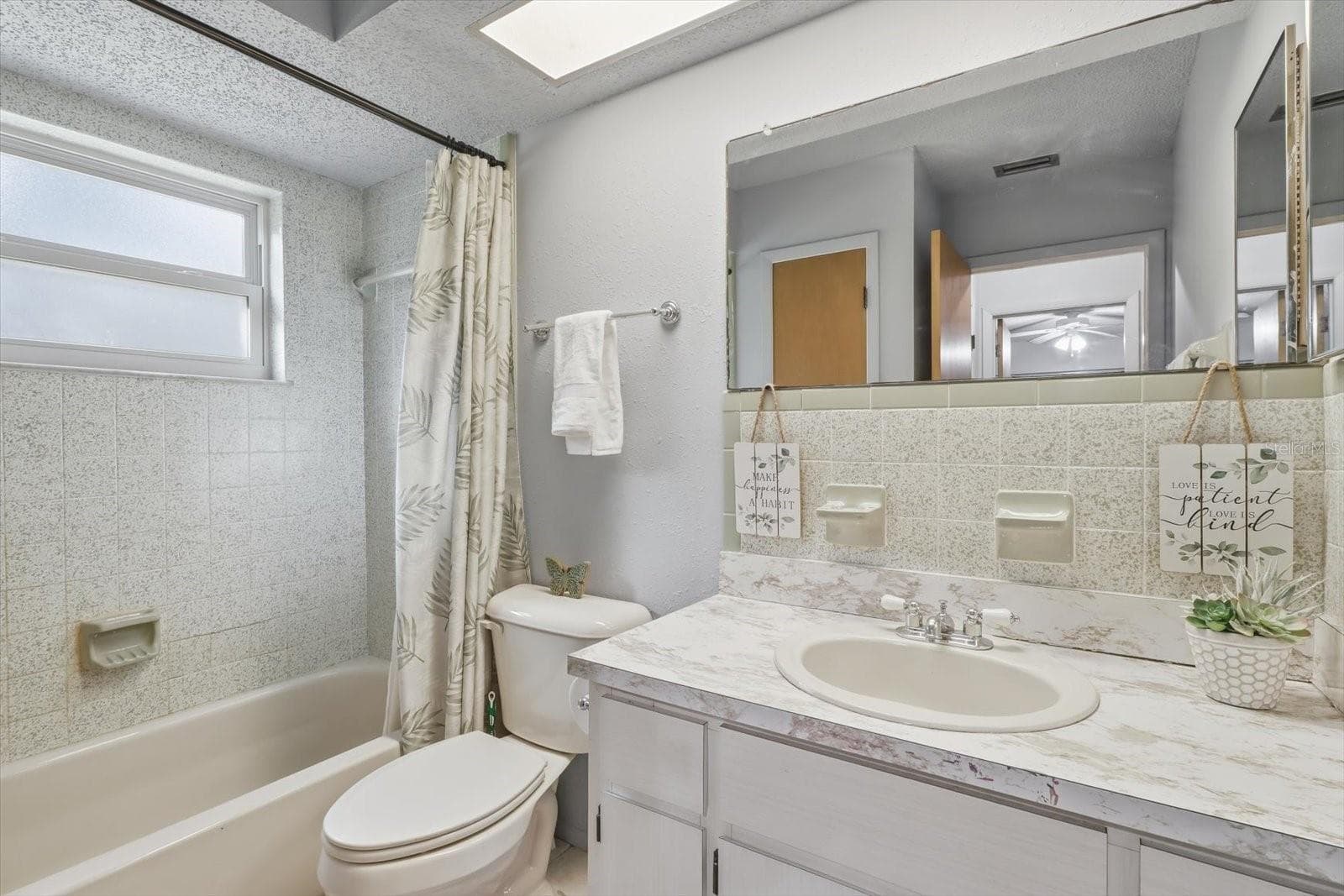Secondary Bathroom - 11129 W CEDAR LAKE DR, CRYSTAL RIVER